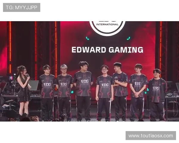 FPX战队在大师赛积分榜上以55分稳居第一位置,展现强大实力 FPX战队在大师赛积分榜上以55分稳居第一位置,展现强大实力