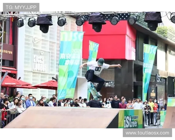 南京滑板队在极限运动嘉年华中以100分稳居积分榜首位