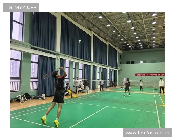 赛后复盘:广州羽毛球队与南京羽毛球队速度对决的精彩瞬间与战术分析 赛后复盘:广州羽毛球队与南京羽毛球队速度对决的精彩瞬间与战术分析