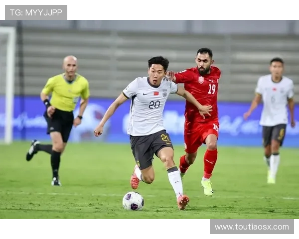 中国国家队与香港足球队激战正酣期待精彩对决揭开新篇章