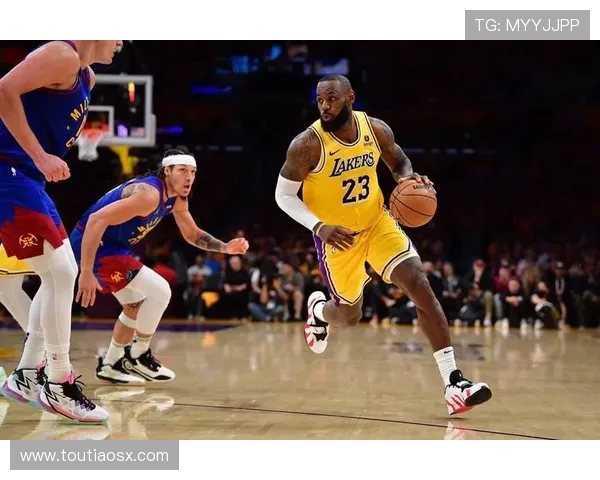 掘金与湖人激战NBA总决赛巅峰对决谁将捧起冠军奖杯 掘金与湖人激战NBA总决赛巅峰对决谁将捧起冠军奖杯