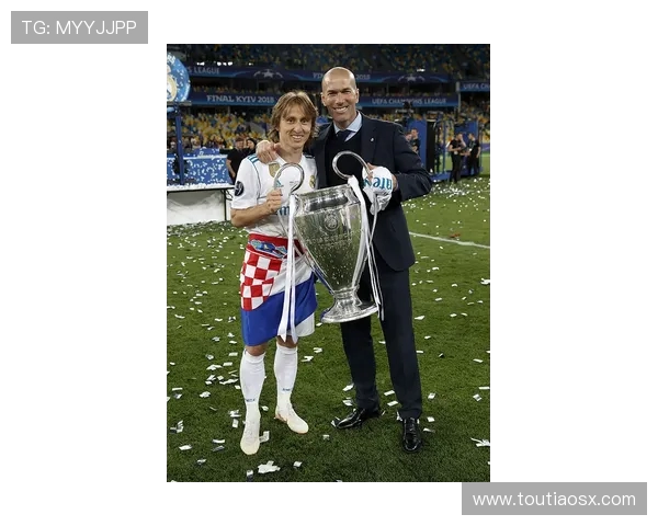 马尔基尼奥斯的传奇之路：从青涩少年到足球场上的铁血卫士