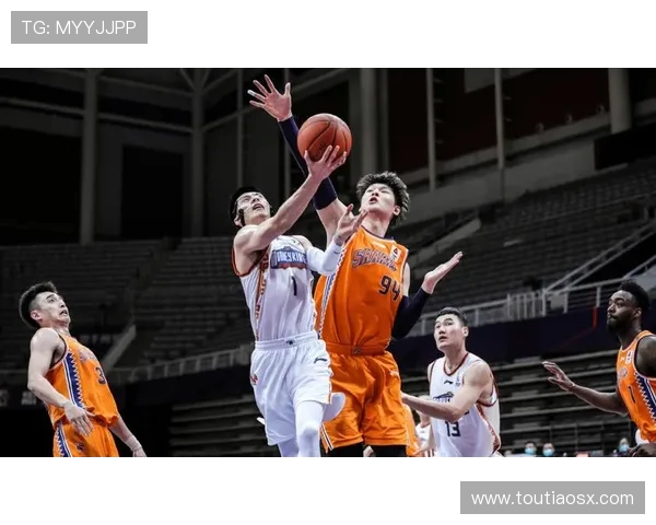 上海羽毛球队以96分稳居锦标赛积分榜首位展现强劲实力 上海羽毛球队以96分稳居锦标赛积分榜首位展现强劲实力