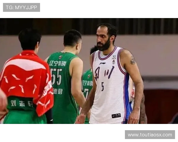 杭州篮球队进攻策略分析与得失评估探讨